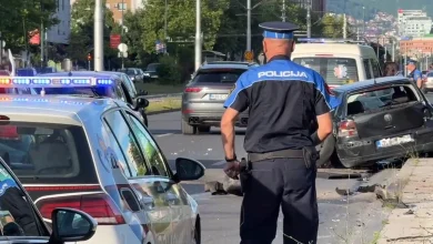 Teška saobraćajka u Sarajevu: S automobila otpali točkovi, ograda spriječila katastrofu