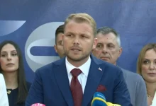 Stanivuković odustao od kandidature, podržao Blanušu i Božovića