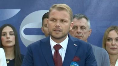 Stanivuković odustao od kandidature, podržao Blanušu i Božovića