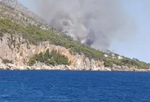 Hvar u plamenu: Vatra stigla nadomak kuća, stižu pojačanja sa kopna
