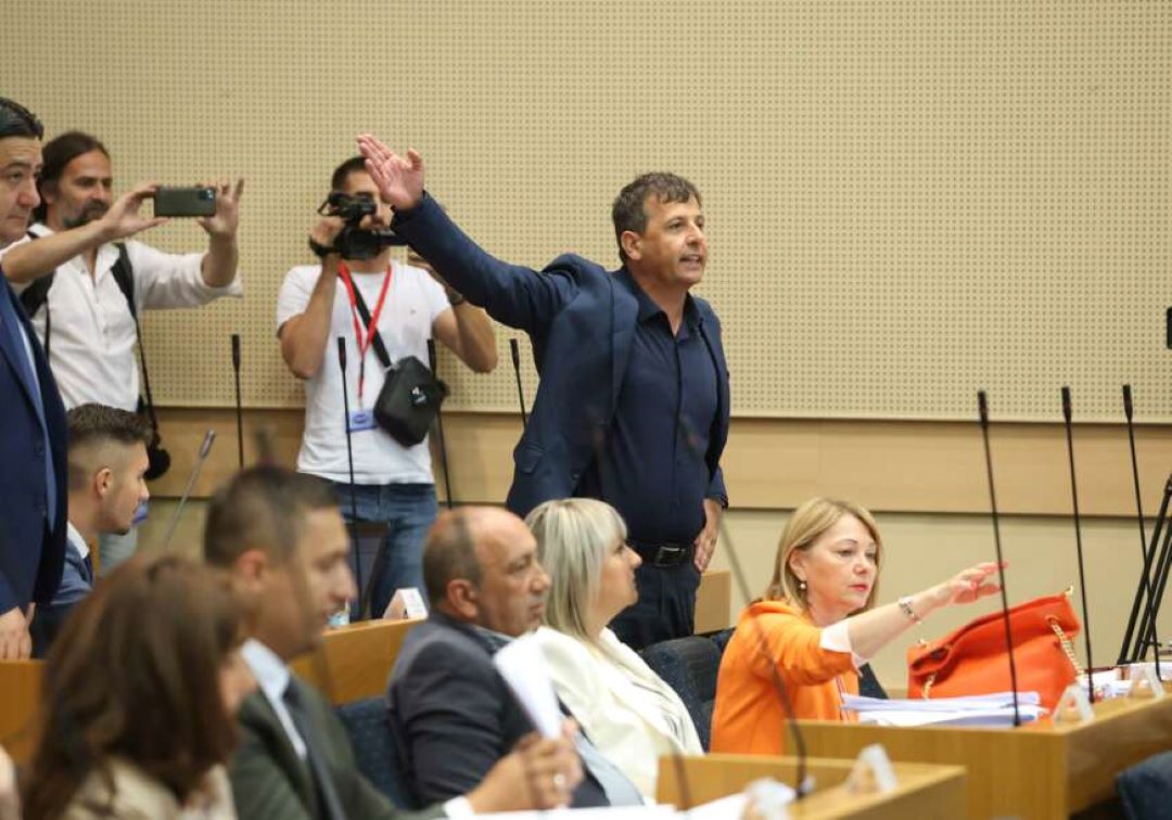 Vukanović tvrdi da je obezbjeđenje bilo grubo