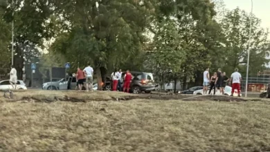 Udes u Banjaluci: Automobil udario u drvo u kružnom toku