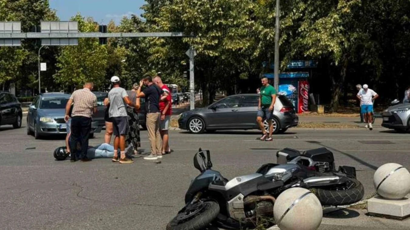 Sudar dva automobila i motocikla u centru Banjaluke